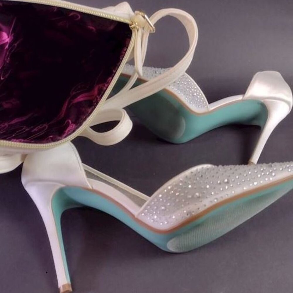 P1474-Betsey Johnson White Hearts bag PLUS SZ 9 Jeweled Heels - Picture 2 of 6